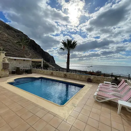 Exclusive On The First Line Of The Ocean With A Private Heated Pool 로스크리스티아노스