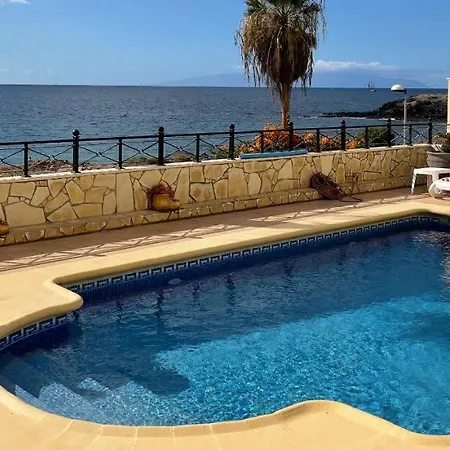 Exclusive On The First Line Of The Ocean With A Private Heated Pool 빌라