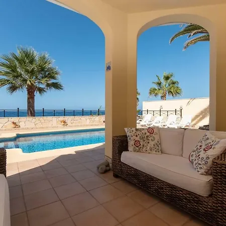 Exclusive On The First Line Of The Ocean With A Private Heated Pool 로스크리스티아노스